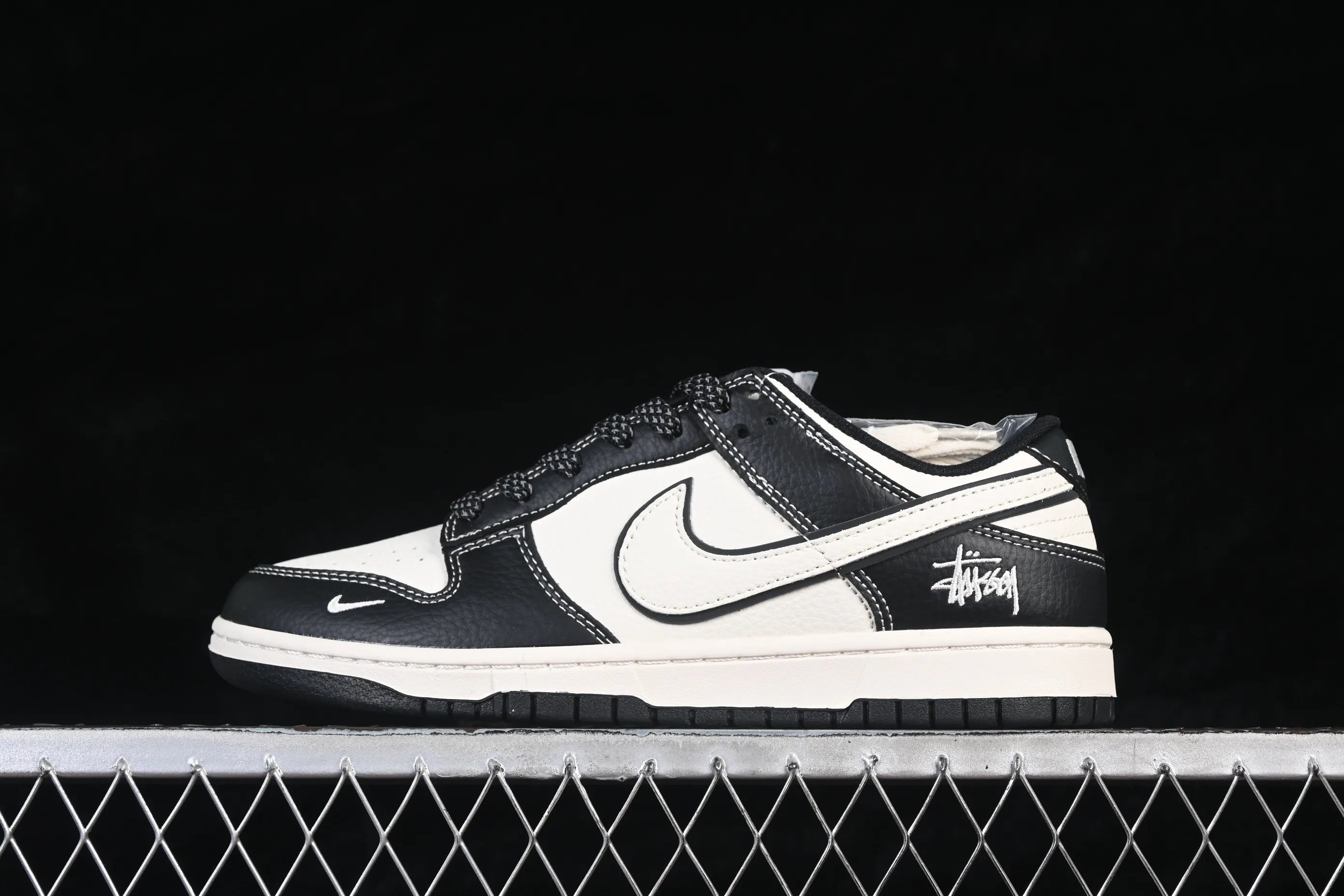 All categories Nk SB Dunk Series Nk SB Dunk Low High-end customized low-top sneakers Nike SB Dunk Low Stusi co-branded high-end customized low-top casual skate shoes XX3168-181